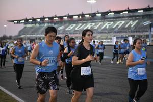 BIB: 529
                            <button type="button" onclick="openModal(10462408)" class="btn btn-primary btn-sm float-right btn-popup" data-toggle="modal" data-target=".modal-high-quality">
                        <i class="fas fa-shopping-cart"></i> Add to Cart
                    </button>
                                            <button type="button" onclick="isThisMe(10462408, true)" class="btn btn-success btn-sm float-right btn-popup btn-isme hidden" data-toggle="tooltip" data-placement="bottom" title="นี่คือรูปของคุณใช่ไหม คลิกที่นี่เพื่อเอาเข้าอัลบั้ม">
                        <i class="fas fa-plus"></i> Add to album
                    </button>
                    <button type="button" onclick="isThisMe(10462408, false)" class="btn btn-warning btn-sm float-right btn-popup btn-isnotme hidden">
                        <i class="fas fa-ban"></i> Remove from album
                    </button>